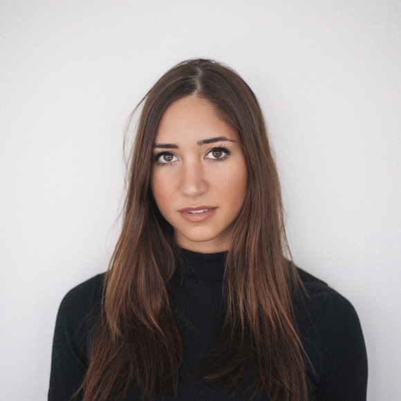 Meet your Posher, Cynthia - Picture 1 of 1